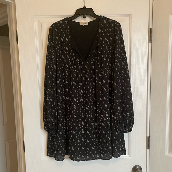 AVALEIGH Black and White Paisley Print Dress - Picture 2 of 12